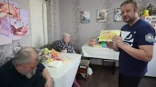 Получил пенсию заехал в продуктовый магазин показываю какие продукты я купил