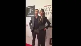 Hande Erçel ile Kerem Bürsin ödül töreninde en iyi kadın - erkek oyuncu