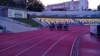 Stagehands sprint with flightcases