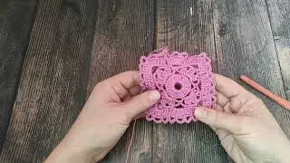 Квадратный мотив крючком
