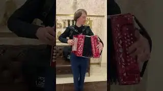 Сам Павел Уханов на моей до мажор. Короткий наигрыш. Тест гармони.