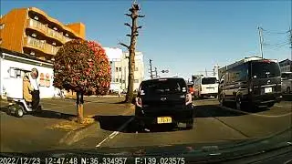 歩道爆走三輪モーターサイクル