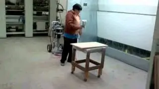 Нанесение клеевого состава на заготовку для мебельного фасада
