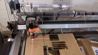 Лазер работает