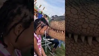 This Little Girl Wasn't Afraid of the Big Dinosaur! 😂🦖 