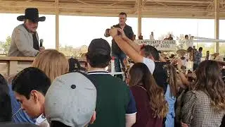 Vicente Fernández cantando  "Acá entre Nos" en su cumpleaños Feb. 2020