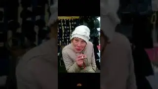 Сумасшедшая бабка. Посылает всех нахуй