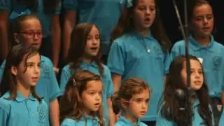 Un país d'escoles canta a Paco Muñoz  (Resum)