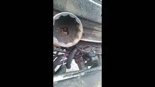 Камаз каменс,покрутить гайку хвостовика коробки.