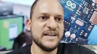 Ronivaldo Sampaio apresentando o Arduino Day Fortaleza