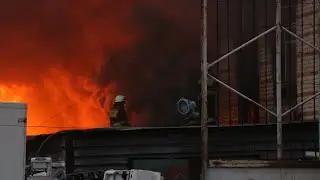 Большой пожар в Днепре возле авторынка: дым видно за километры