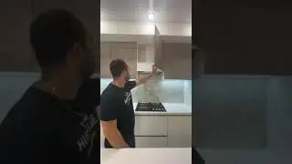 Кухня мечты  с островом в искусственном камне.
