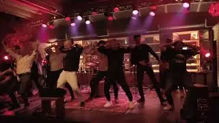 Sexy And I Know It - Live in Athens/Gazarte
