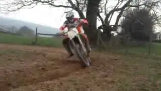 quick vid: 2002 KX125 vs 1990 CR125 round a burm/corner