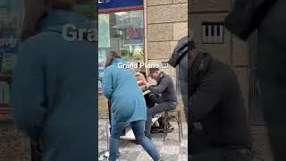 How to play Grand Piano?