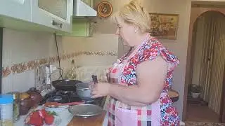 Суп и перец фаршированный в одном казане.
