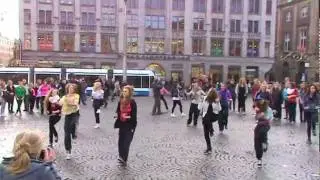 Flashmob dance op de dam in amsterdam 27-11-2011