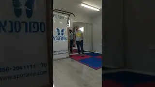 כדורשת: חימום וחיזוק אצבעות לשחקניות כדורשת וכדור עף