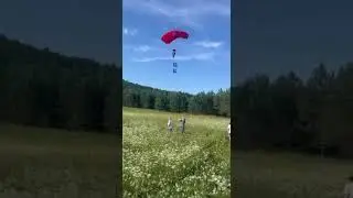 На фестивале Высоцкого приземление на поляну. #skydiving #flying