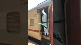 Guard GREEN Flag | TRAIN DEPARTURE #indianrailways #shorts
