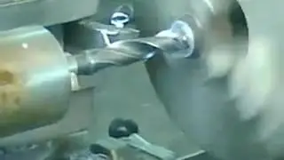 Сверловка на токарном станке.