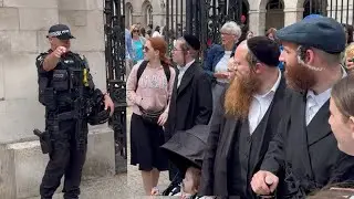 Officers has Had Enough and Removes Disrespectful People from Horse Guards
