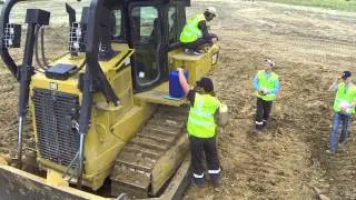 CAT vs KOMATSU