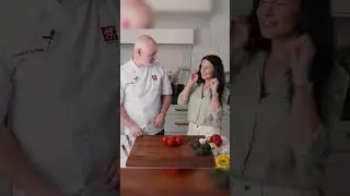 How to cut tomatoes with @momsdish and ZWILLING Chef Bernard. #shorts