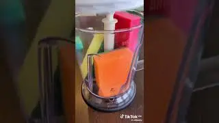 засовываю губки