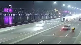 На Новом мосту в Днепре перевернулась маршрутка