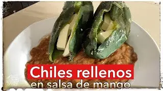 Chiles rellenos en salsa de mango