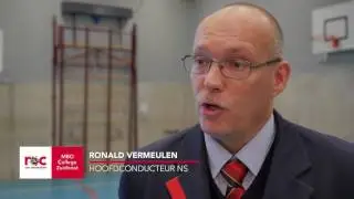 Studenten MBO College Zuidoost Veiligheids College ontvangen een Taart van de NS