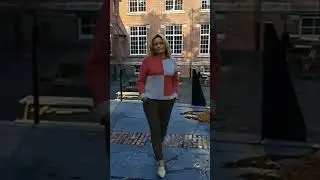 Джемпер  со спущенным плечом. 