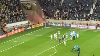 Fenerbahçeli taraftarlar Eintracht Frankfurt maçı sonrası takımı tribünlere çağırdı! Pelkas'a destek