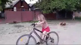 Целый день с сеном ,Никуся катается на большом велосипеде