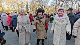 8.03.24г...Танцуем под КАЗАХСКИЙ ХИТ... Гомельский парк Луначарского...