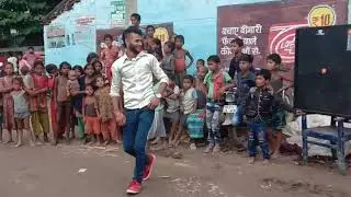दिल्ली शहर से लाया सॉन्ग डांस