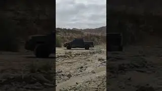 Fun to drive on rocks Range Rover Jeep tank