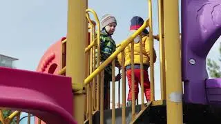 Гуляем в парке/Павел знакомится с турецкими детьми/ Папы и дедушки с детьми/ Без друзей не останется