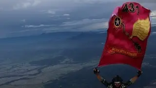 THE SKYDIVING # SATRIA berkibar di udara