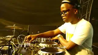 DJ Thukzin Stilling the Black Coffee Show at eYadini @studenttvza