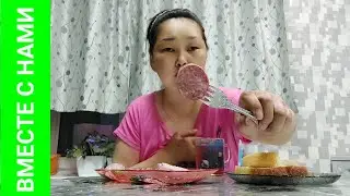 ULAN-UDE: Trying Zakamenskaya sausage. I recognized it by my finger 🤭😆 @BMECTE_C_HAMI