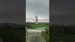 А вы знали что высота статуи 52 метра, с мечом 85 метров!  