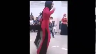 Çılgınca Dans Eden Türbanlı Kız (Beyoncé Version)