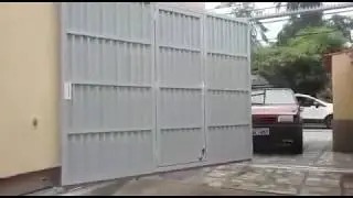 Portão deslizante articulado automatizado