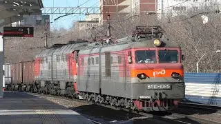 ВЛ10-1085 с 2ТЭ116-641, грузовым поездом и приветливой бригадой