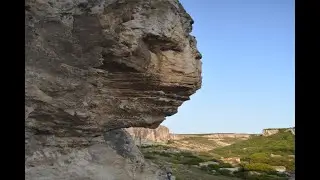 КАМЕННЫЕ ЛИКИ СМОТРЯТ НА БАХЧИСАРАЙ. STONE FACES LOOK AT BAKHCHISARAI. 石の顔はBAKHCHISARAIを見てください。