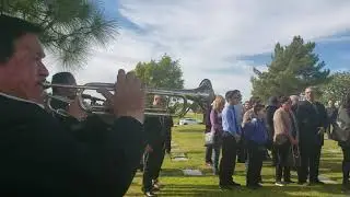 Lazara  en el cementerio  QDDG