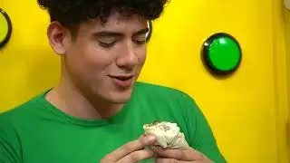 100 FOOD BUTTONS, ONLY 1 TO ESCAPE! *UNEXPECTED ENDING* 🤯 📦 | TheDonato