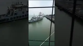 Proses Bersandar Kapal Perang TNI
